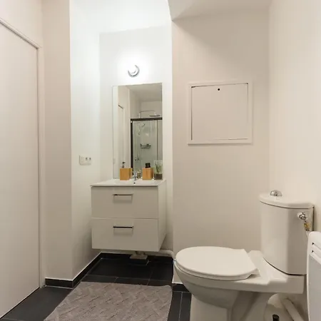 Apartment 15 Minutes From Paris